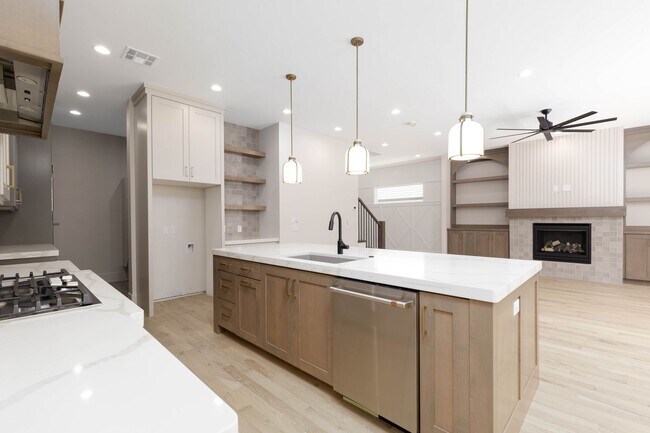 Building Photo - Gorgeous 5 bed 4 bath in Desert Canyons