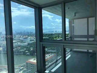 Building Photo - 2655 Collins Ave