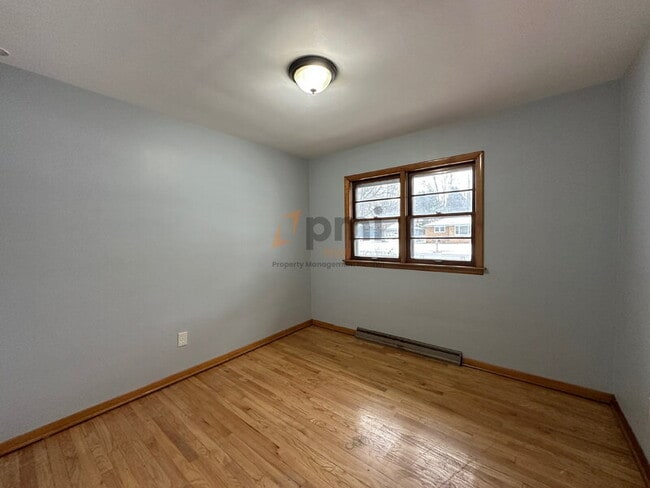 Building Photo - 202 E 68th Pl