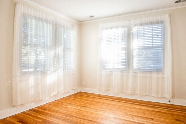 Building Photo - 118 W 36th St