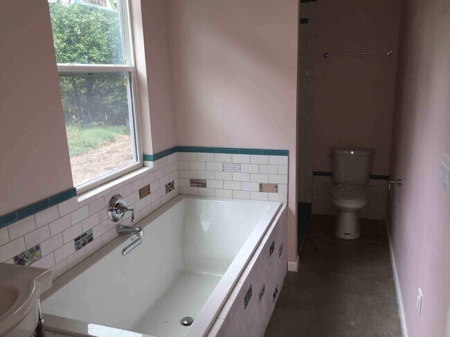 Building Photo - 4300 Mount Vernon Dr