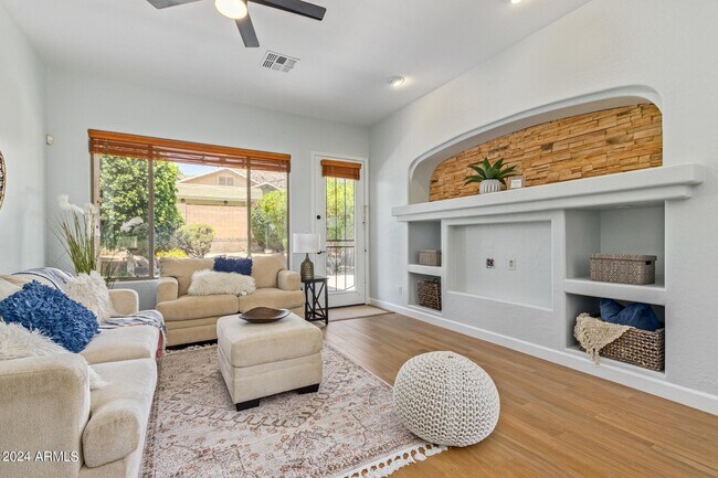 Building Photo - 3010 W Glenhaven Dr