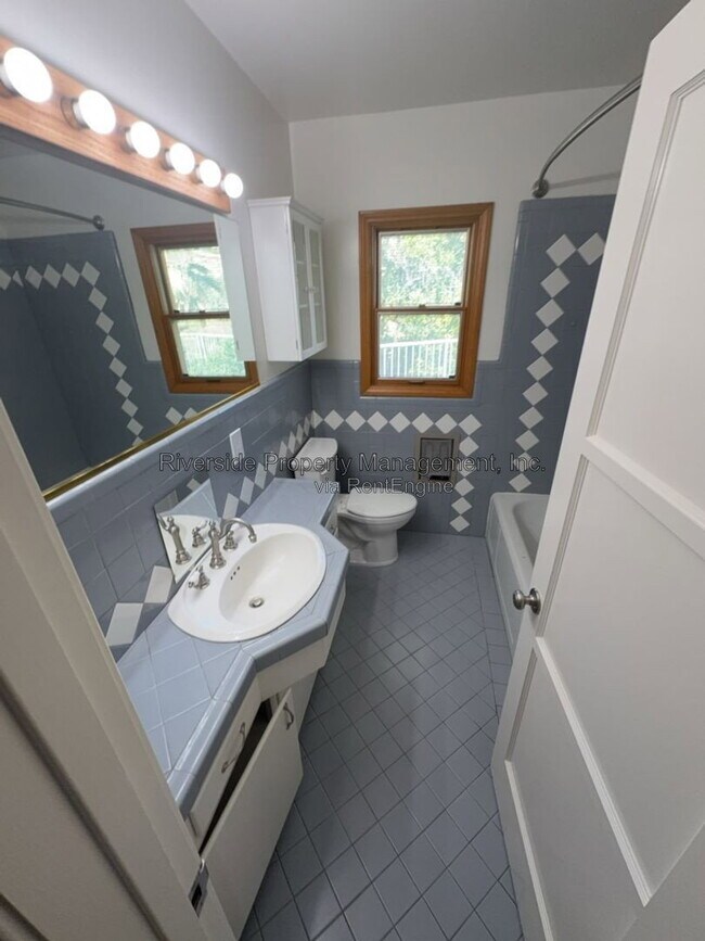 Building Photo - 3126 Belvedere Dr