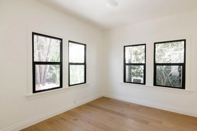 Building Photo - Stunning Echo Park house + Creative Space/Studio - Prime location walking distance to Sunset Blvd...