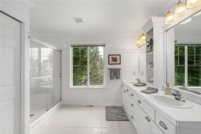 Building Photo - Spacious 5-Bedroom Home with Backyard Oasi...