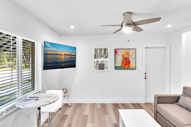 Building Photo - 649 NE 16th Terrace