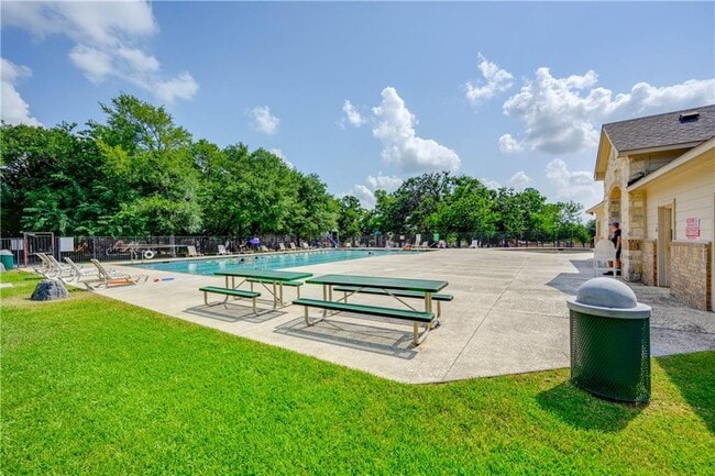 Building Photo - 5516 Nelson Oaks Dr