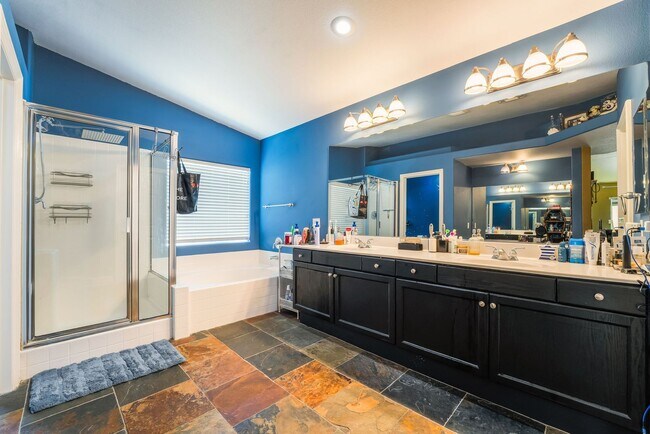Building Photo - Charming 3 Bedroom Home in the Heart of So...