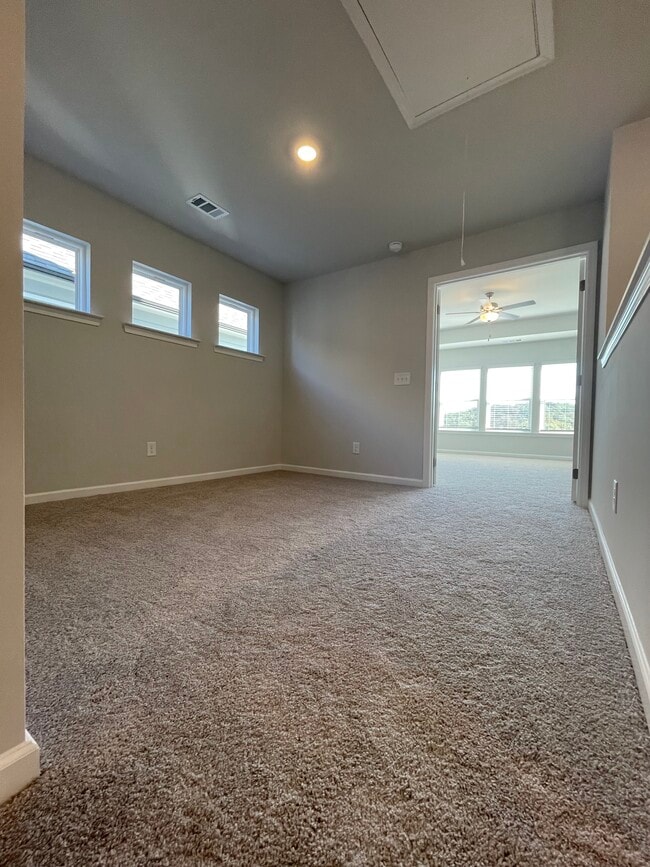 Building Photo - 112 Briarwood Dr E