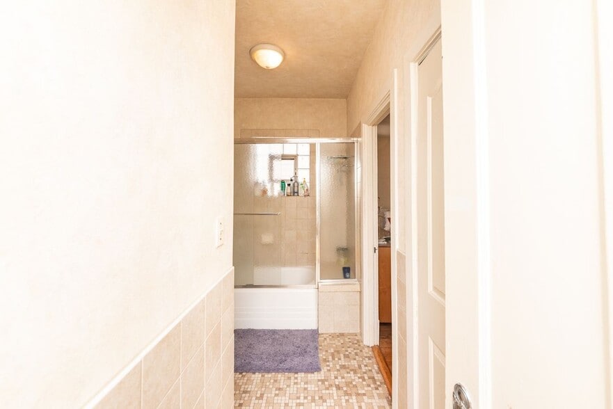 Building Photo - 3415 N Elaine Pl