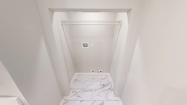 Building Photo - 168 Oak St