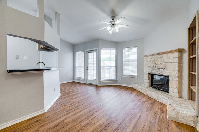 Primary Photo - 1 Bedroom, 1 Bath Available Now!