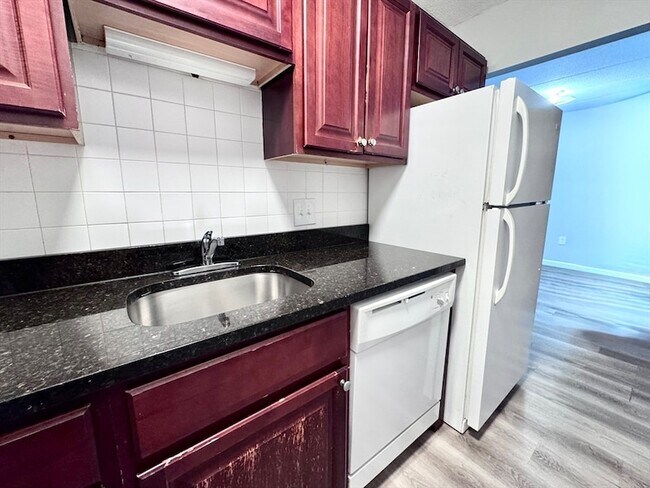 Building Photo - 60 Pleasant St