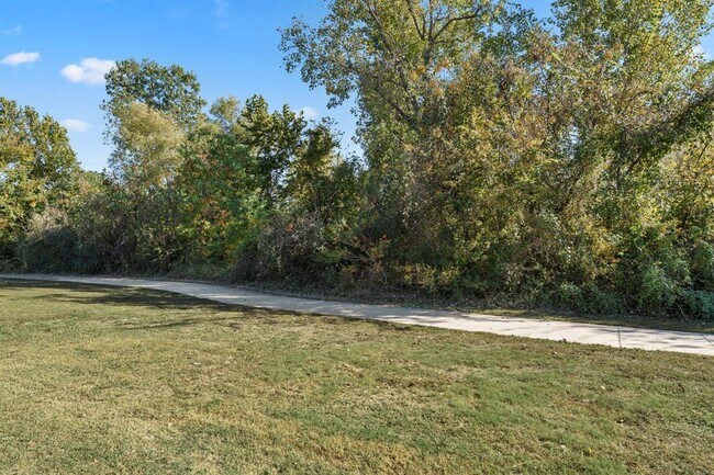 Building Photo - 740 Aliso Trail