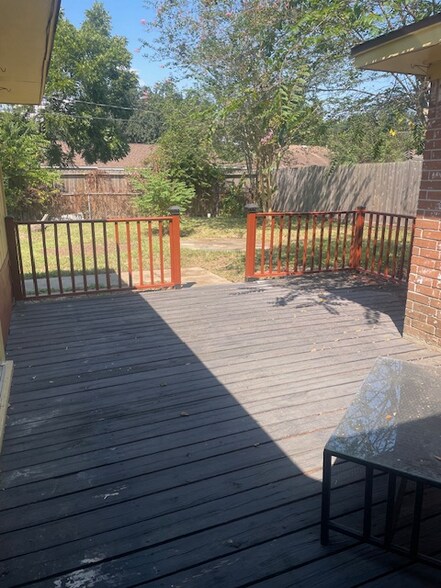 Building Photo - 2126 Redwood St