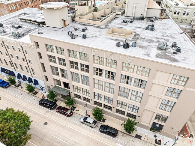 Building Photo - 333 Julia St