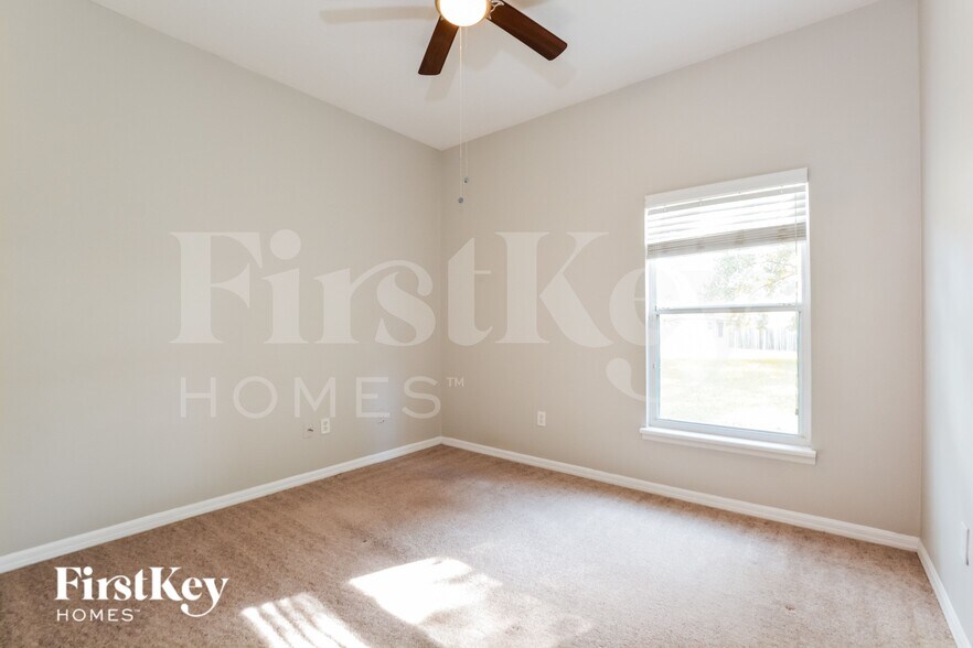 Building Photo - 2530 Dwyer Ln
