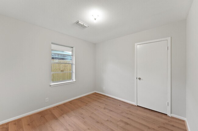 Building Photo - 3015 Peppermill Rd