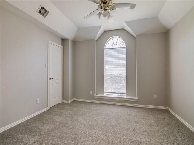 Building Photo - Comfort and Convenience in West Plano Living