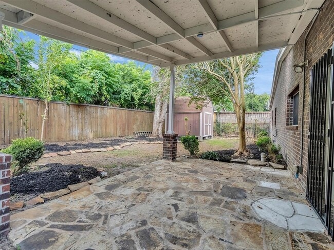 Building Photo - 5627 Southbrook Dr