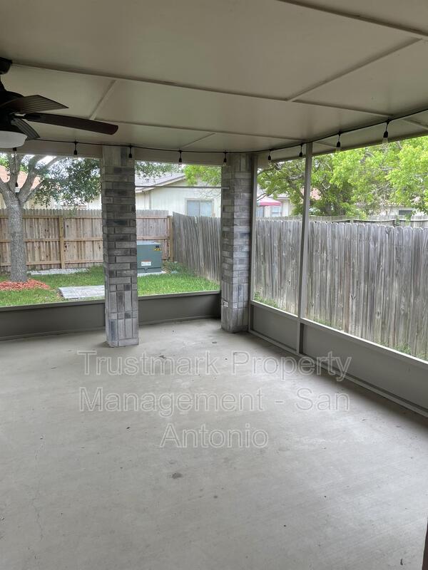 Building Photo - 8335 Bent Meadow Dr