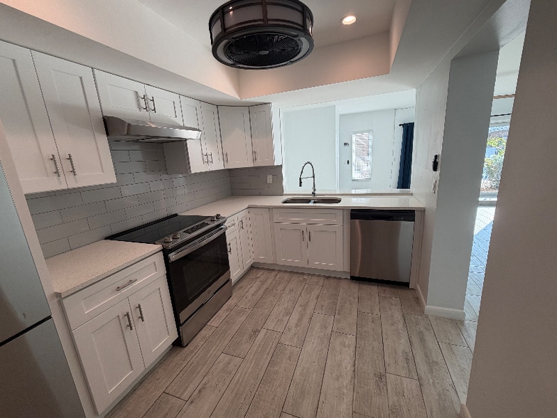 Building Photo - 5000 Ocean Beach Blvd