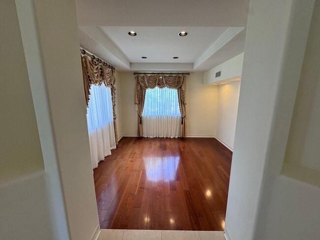 Building Photo - Stunning Home with Panoramic Views in Port...