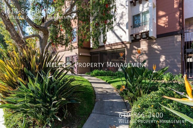 Building Photo - 2 bed 1 bath Sunny top floor end unit in G...