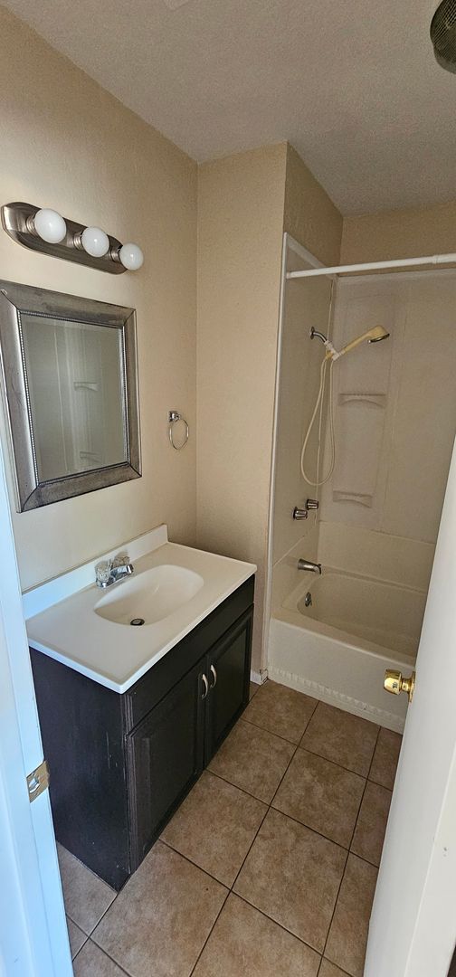 Building Photo - Cozy 3-bedroom, 2-bath with NEW Mini Split A/C