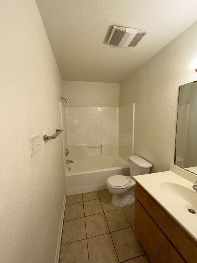 Building Photo - 105 Castellon Ct