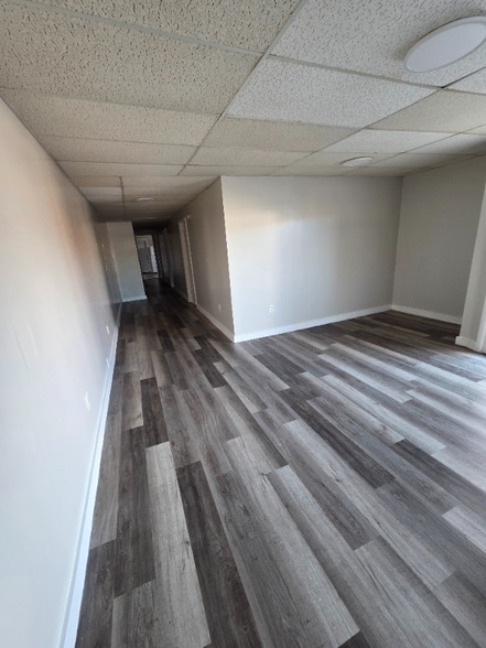 Building Photo - 15220 Saranac Rd