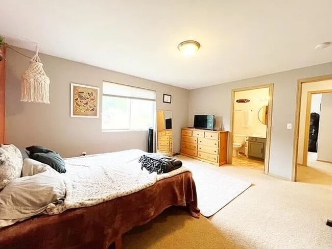 Building Photo - Spacious 3-Bed, 2-Bath Home with Garage – ...