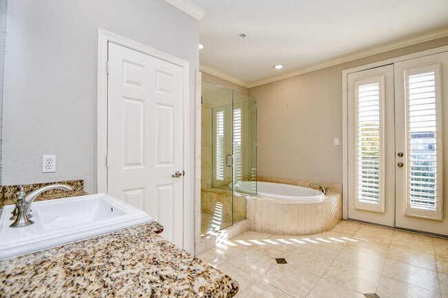 Building Photo - 2094 Brentwood Dr