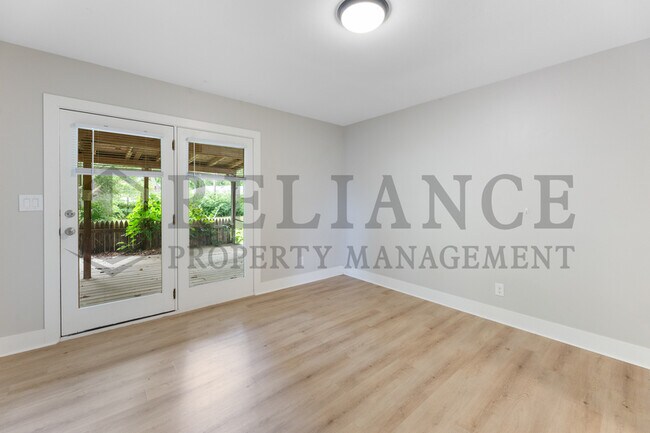 Building Photo - 3236 S Handley St