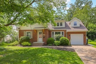 Building Photo - Four bedrooms/2.5 Baths Newly Remodeled Bay Village Home!