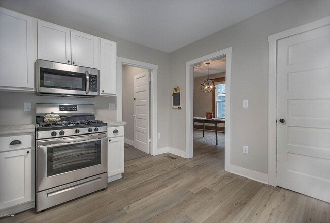 Building Photo - 25 E 16th St