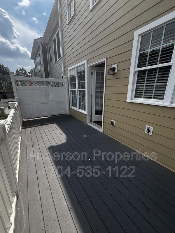 Building Photo - 920 Lyndley Dr