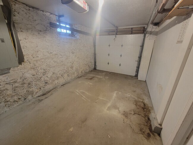 Building Photo - 12 Division St