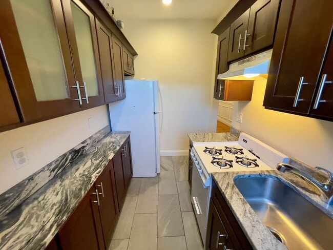 Building Photo - MISSION HILL 4BED $5600 ON HILLSIDE ST