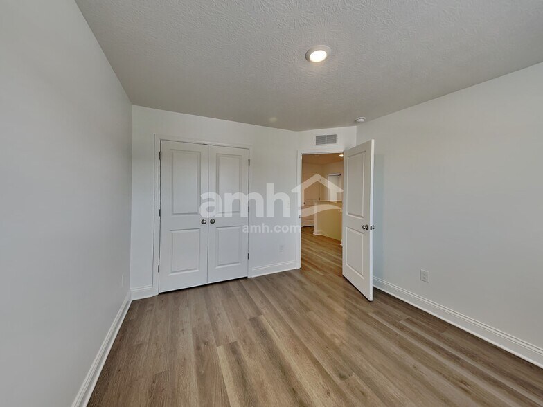 Building Photo - 9172 Henley Ave