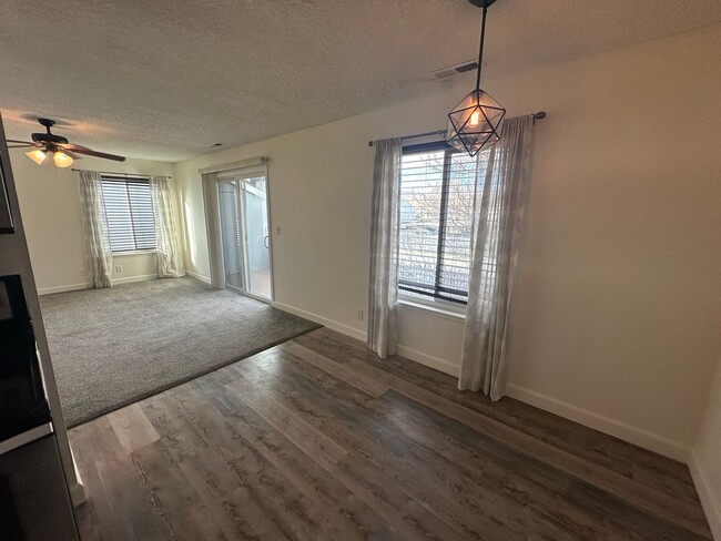 Building Photo - 2 Bedroom, 1 Bathroom Unit in Reno!