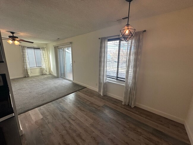 Building Photo - Modern Reno apartment 2 bedroom 1 bath! Co...
