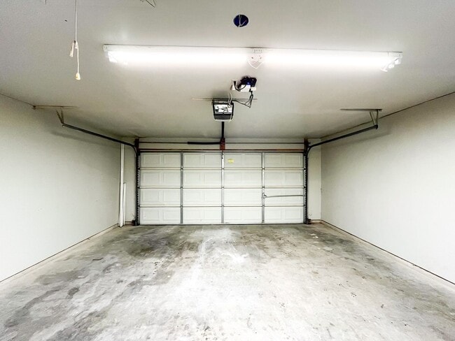 Building Photo - Available NOW Beautiful 1 story, 3 bedroom, 2 bath home. This is exactly what you have been looki...