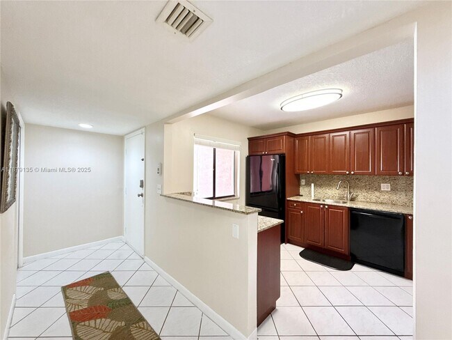 Building Photo - 227 Lakeview Dr