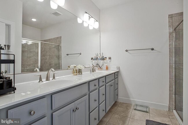 Building Photo - 9724 Glassy Creek Way