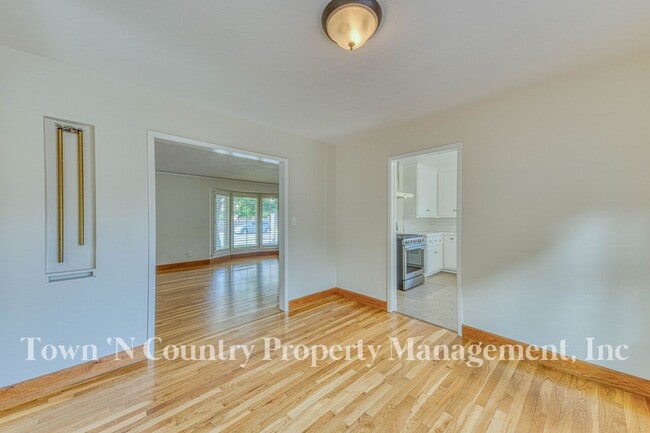 Building Photo - Charming 2BR/1BA Home in South Salinas!