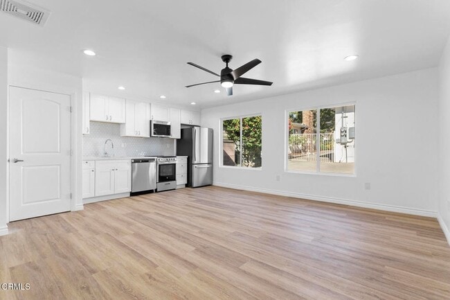 Building Photo - 3308 Primavera St