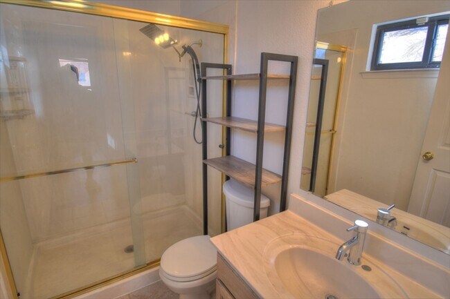 Building Photo - NE Heights 3 Bedroom 2 Bathroom