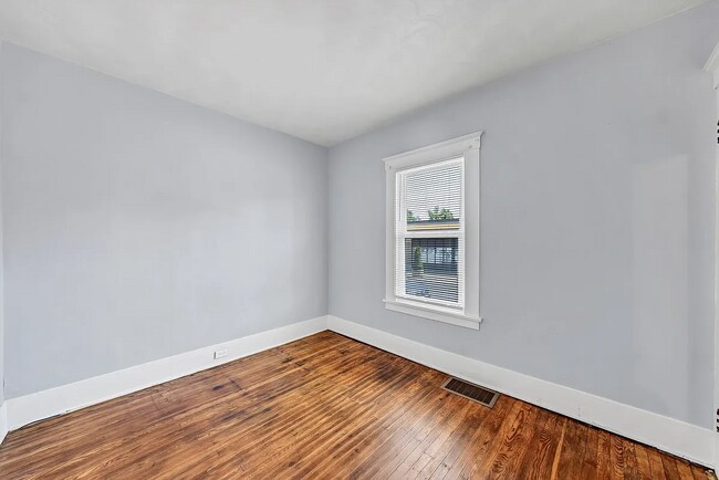 Building Photo - 238 Crestwood Ave