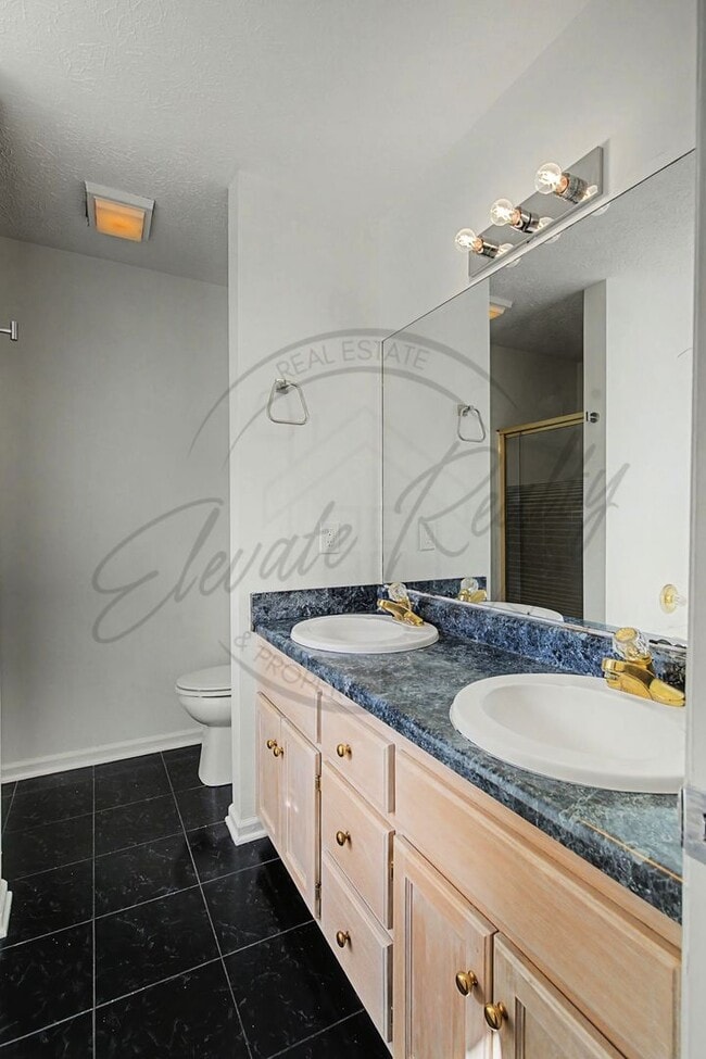 Building Photo - Three Bedroom Brick Home in Hendersonville!